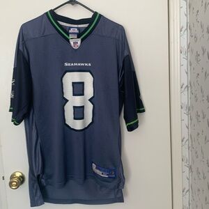 NFL SEAHAWKS JERSEY…Hasselbeck #8 in EUC Size Medium…VINTAGE hard to find😍
